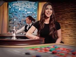 Antarmuka aplikasi bintang5toto menampilkan meja live dealer dengan opsi deposit dan navigasi menu utama